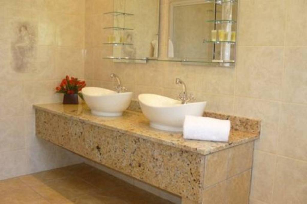 Kimberley Manor Guesthouse Ngoại thất bức ảnh